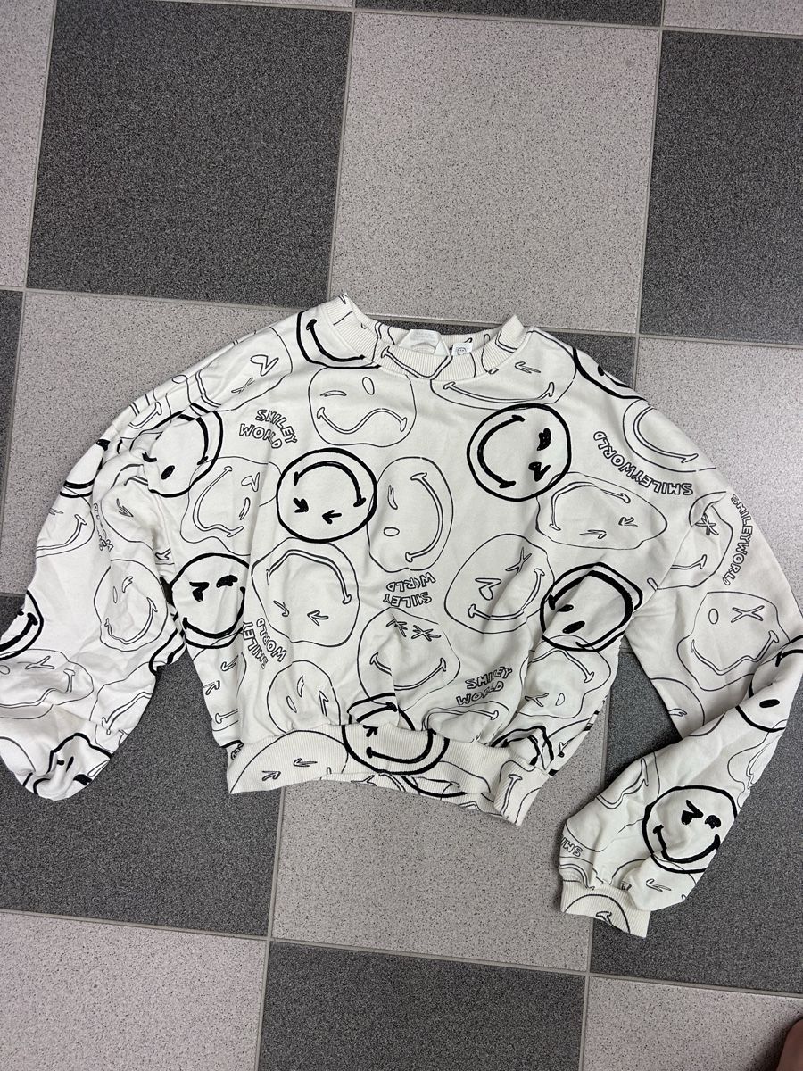 H&M Pullover & Sweatshirts: Pullover H&M Smiley World weiss in Grösse 170 – Gebraucht aus Wohlen b. Bern von Beppe99 1