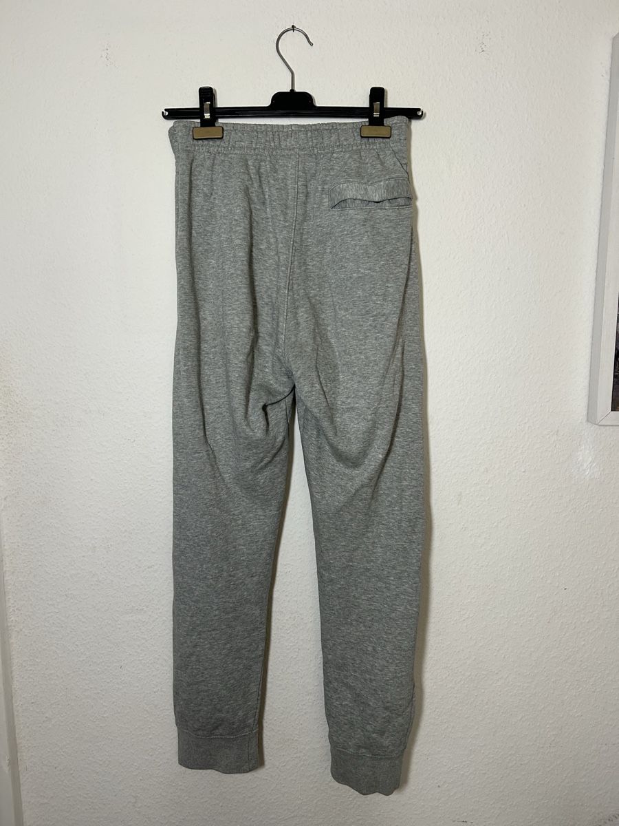 Nike Pantaloni: Nike Jogginghose Grösse M grau – Usato da Bern venduto da sor_5lyt 2