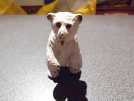 Eisbär stehend