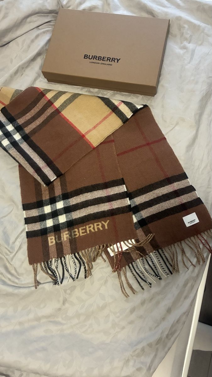 Burberry Foulard & Sciarpe: Burberry 2 farbigen Schal – Nuovo e nell'imballaggio originale da Widen venduto da didy82 1