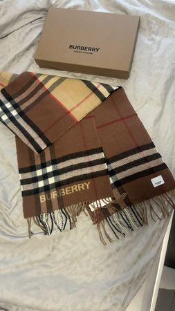 Burberry 2 farbigen Schal