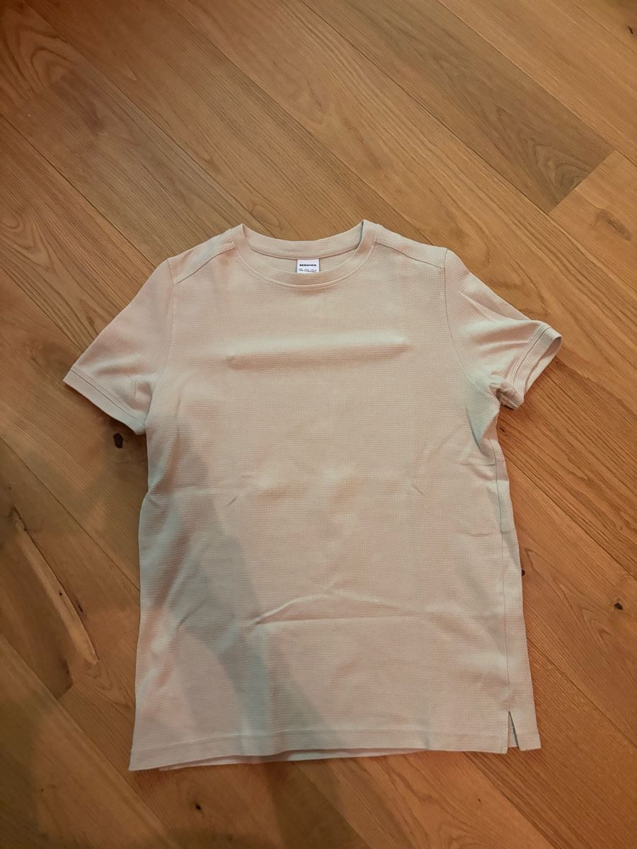 T-shirts: Bershka T-shirt – D'occasion à Laupen BE par Jonasbolinger 4
