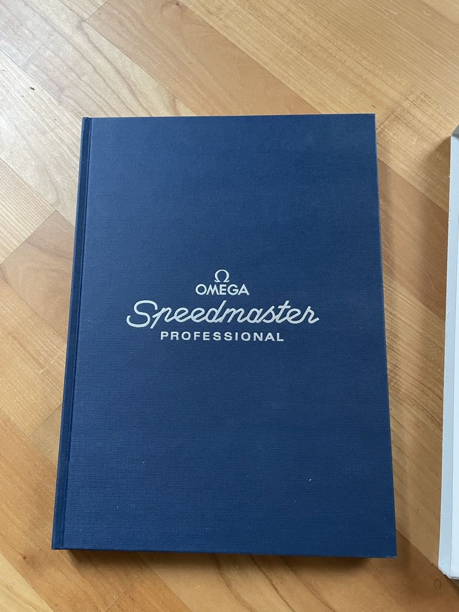Libri: Buch Omega Speedmaster Professional  – Nuovo (secondo la descrizione) da Biel/Bienne venduto da Urbue