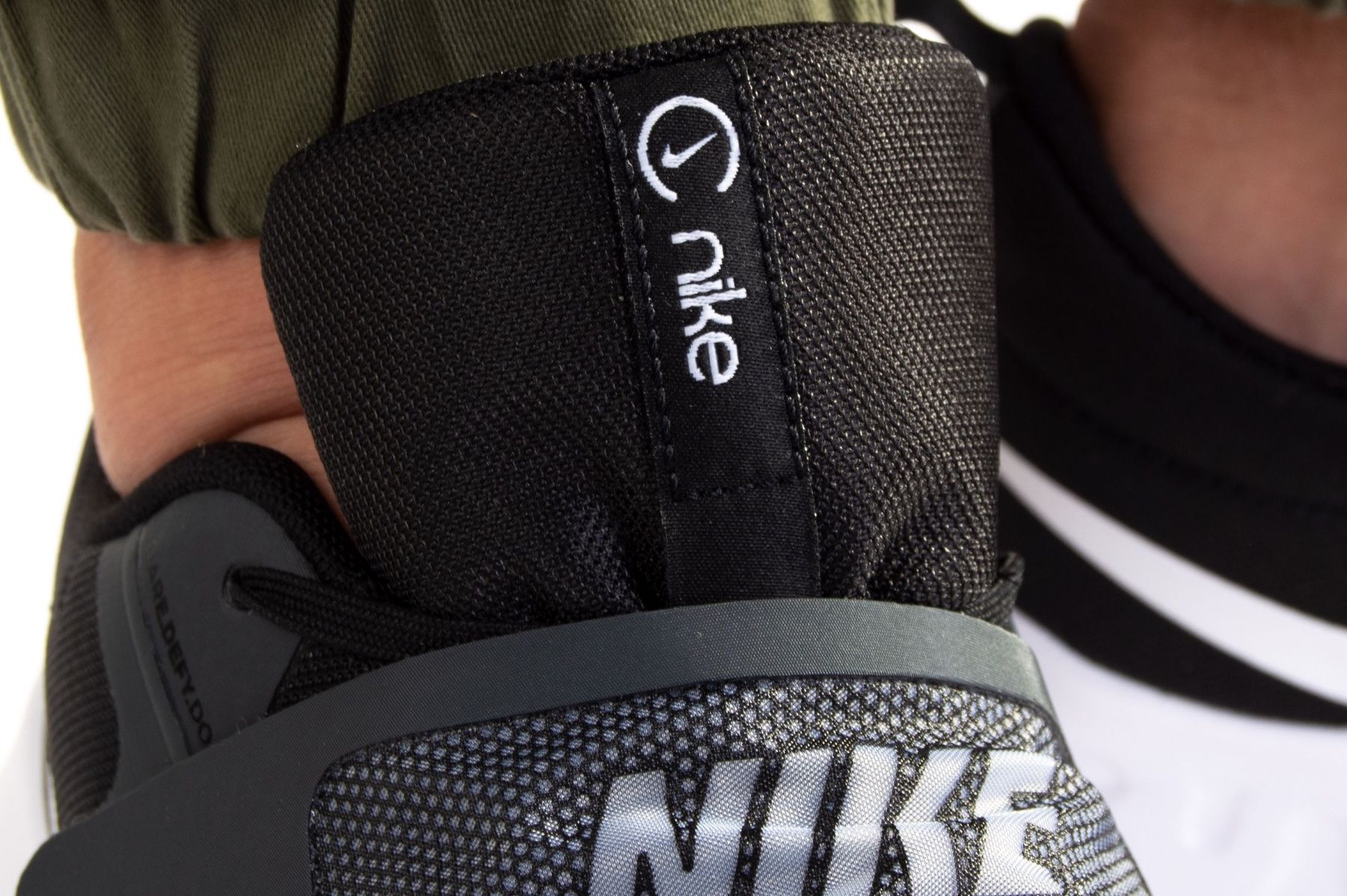 Nike Scarpe da uomo: Nike Renew Retaliation 4 Gr. 44 – Nuovo e nell'imballaggio originale da Spreitenbach venduto da 1Runner 3