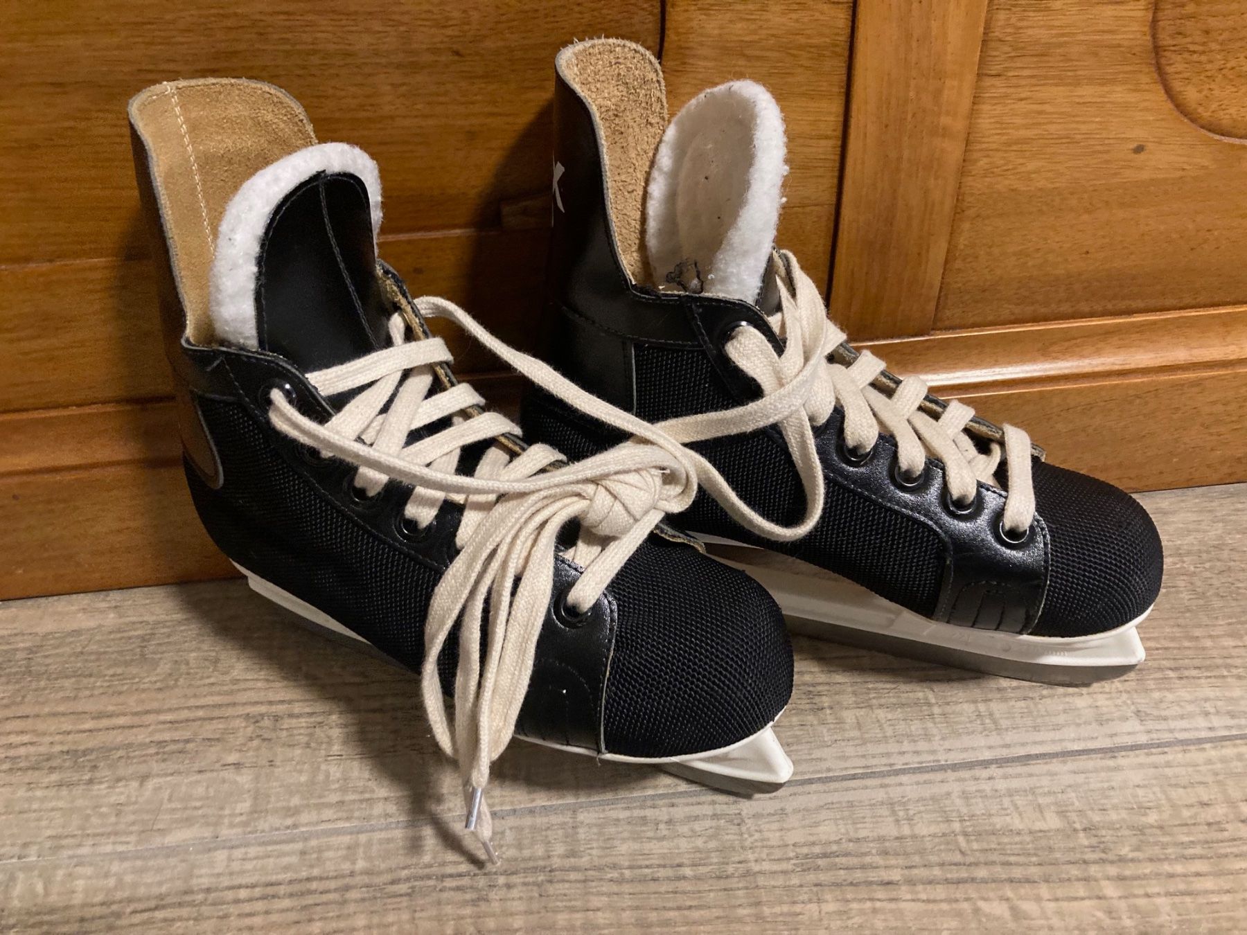 Pattini da ghiaccio: Schlittschuhe, neuwertig – Usato da Menziken venduto da fiat-500