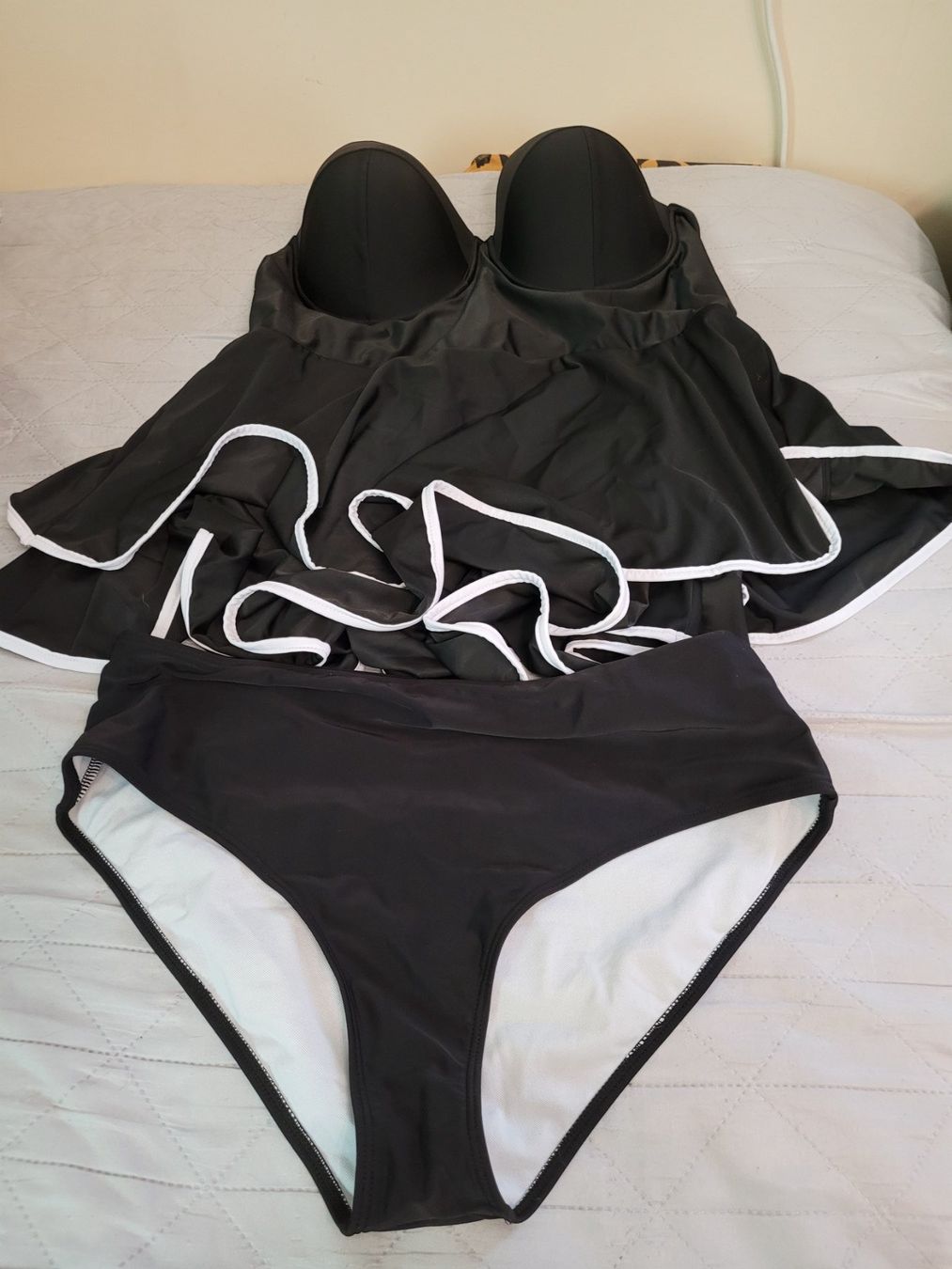 Badekleider & Bikinis: Schönes Badekleid – Neu (gemäss Beschreibung) aus Wangen SZ von smokly01