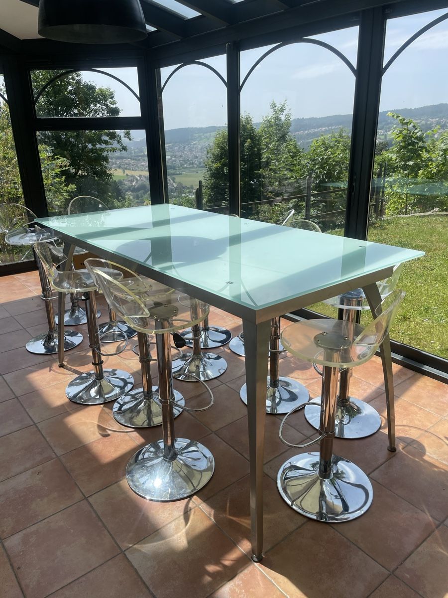 Tischset: Je vends table haut le et 12 chaises – Gebraucht aus Les Brenets von serialdrink