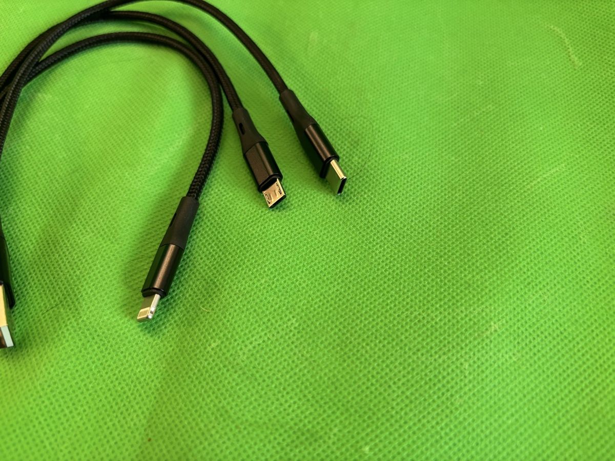 Cavi: Hoco 3-in-1 Ladekabel schwarz USB auf Lightning Typ-C – Nuovo e nell'imballaggio originale da Kilchberg ZH venduto da bionicdog 1