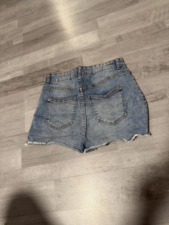 Shorts in Grau