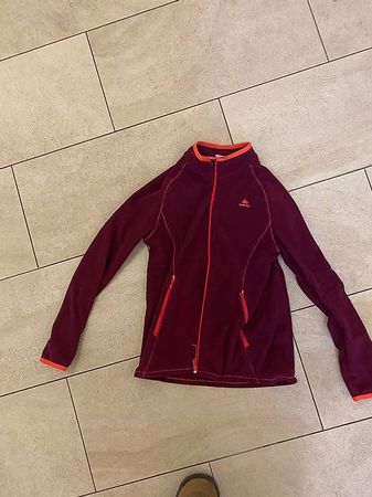 Fleece sport pour fille ou garçon: Très bon état: T149/159