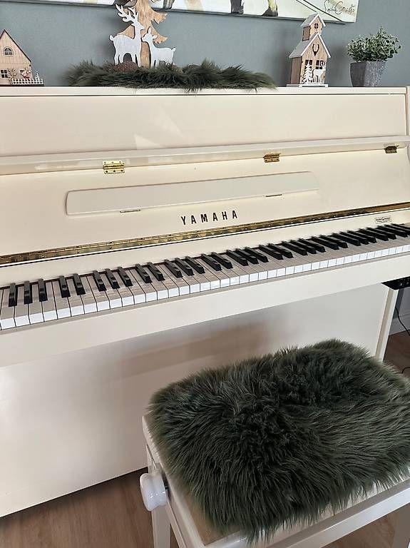 Instruments de musique: Piano droit Silent Yamaha blanc – D'occasion à Collombey par qua_lb8f 1
