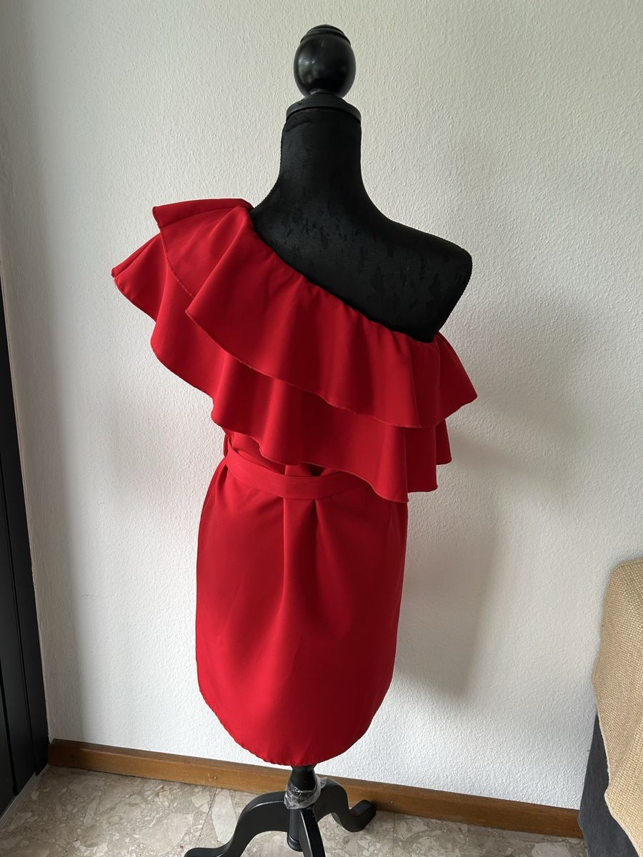 Vestiti: Élégante robe rouge avec volants – Usato da Sion venduto da cle_8cd5 2