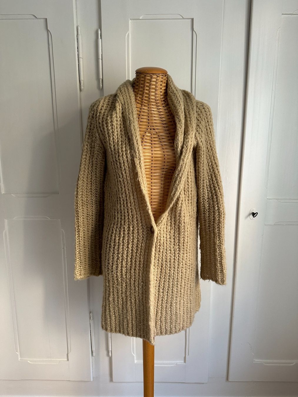 Jacken: AN'GE - Strickjacke beige S/M – Gebraucht aus Zürich von Diazaio
