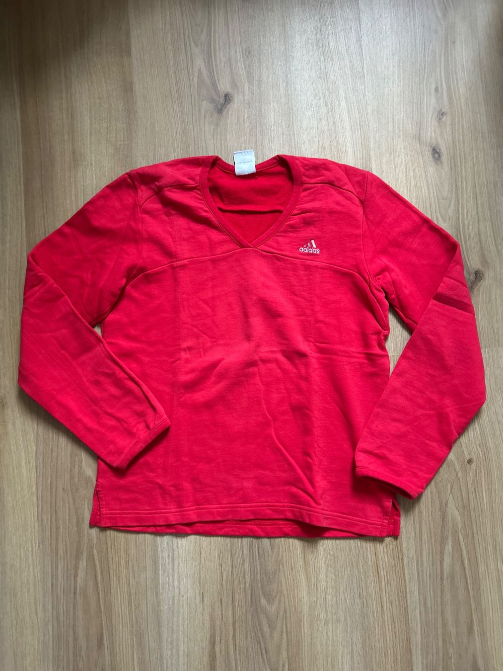 Adidas Maglioni & Felpe: Pull Adidas rouge col en V – Usato da Delémont venduto da elena_neuhaus