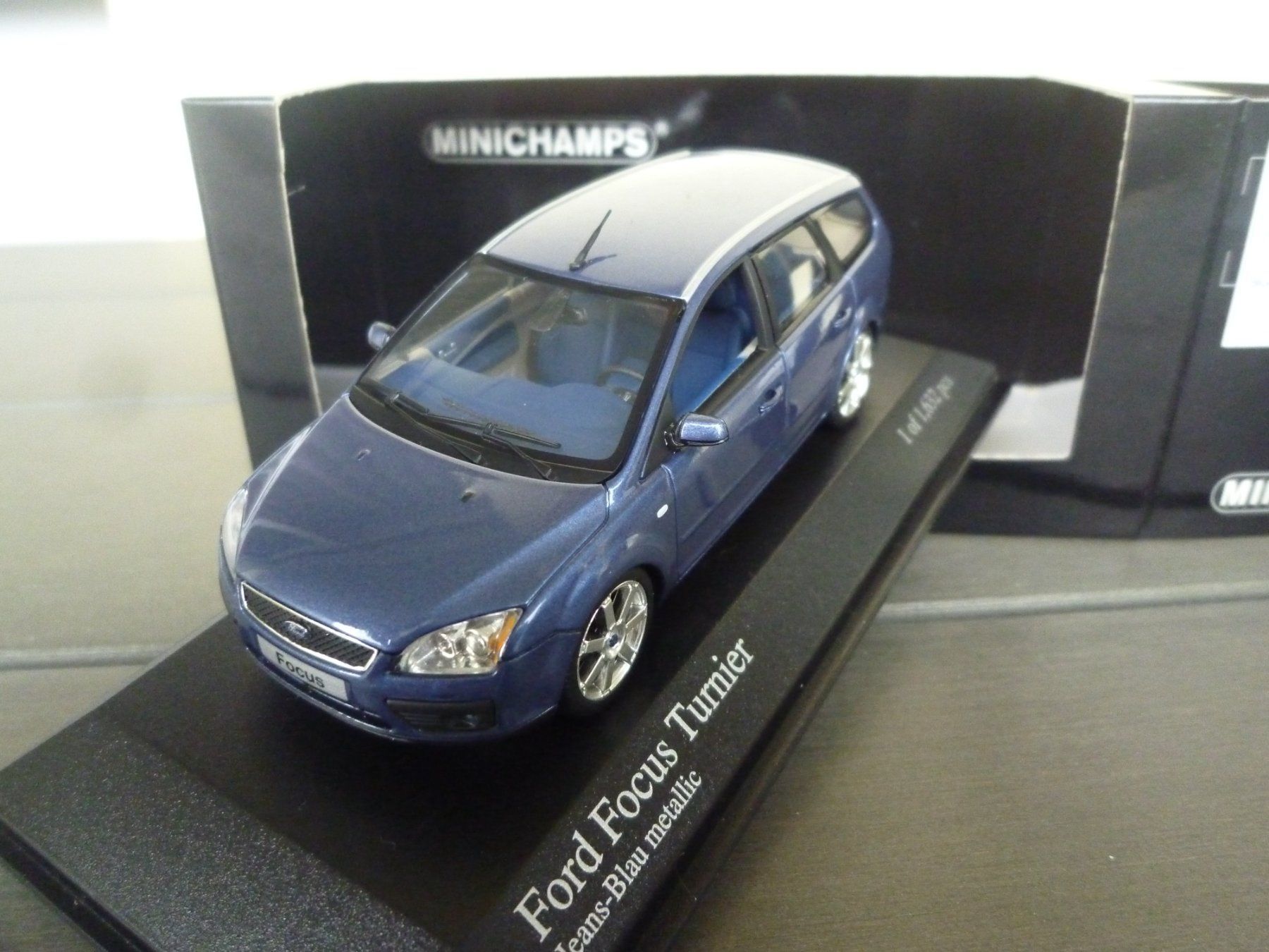 Modellini d'auto: Ford Focus Turnier (2005) – Nuovo e nell'imballaggio originale da Flawil venduto da Imperiosud 2