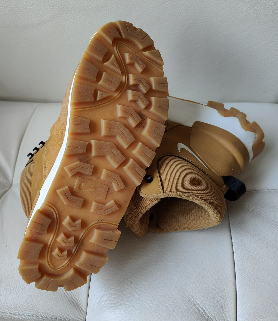 Nike Damenschuhe: NIKE Sneaker high / Boots / Damen / Gr. 38 – Gebraucht aus Lachen SZ von PizBuin35 2