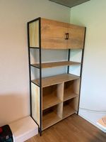 Regal aus Holz & Metall mit viel Stauraum 