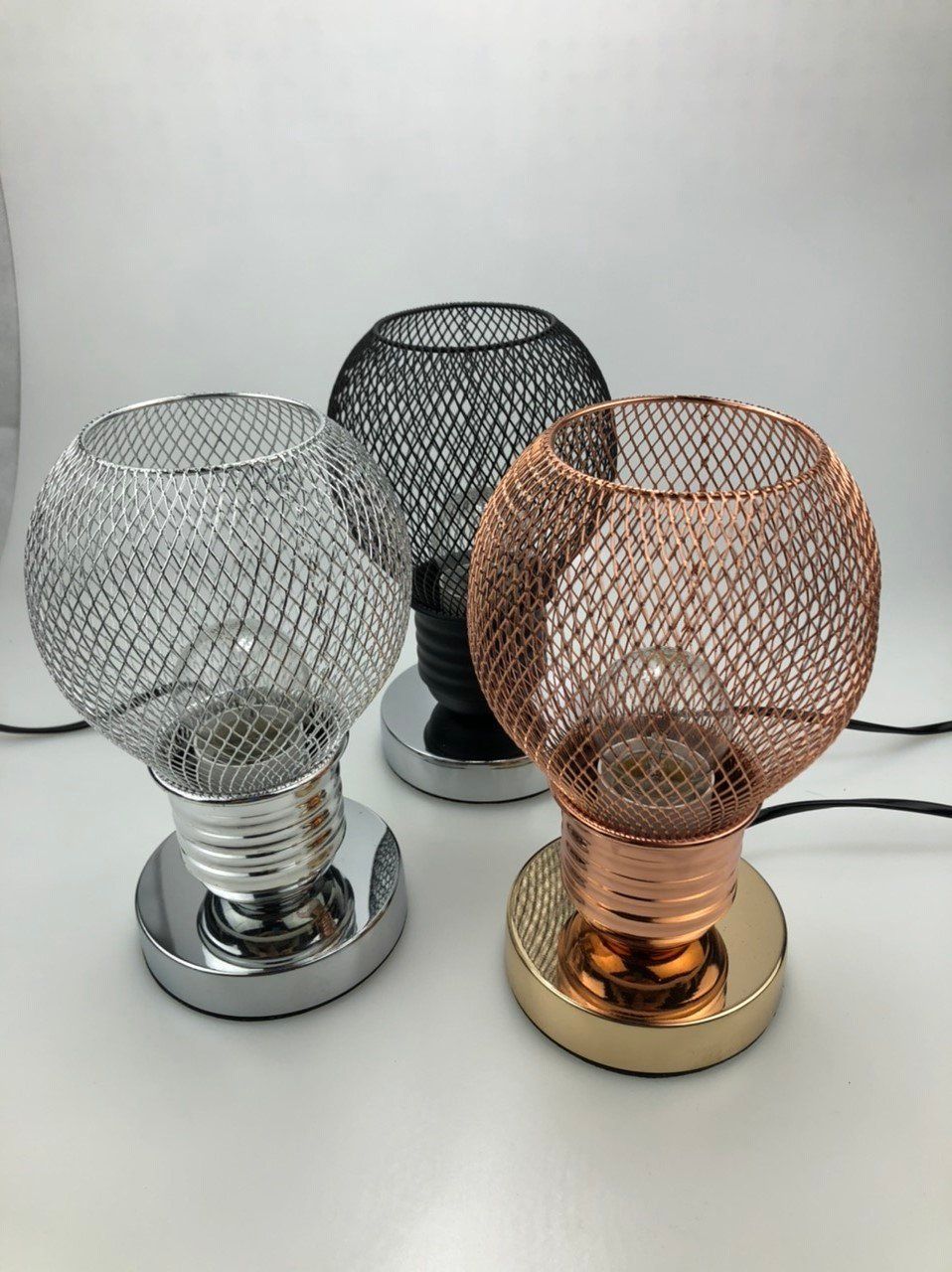 Lampen: Tischlampe mit Gitterschirm – Neu und originalverpackt aus Schaffhausen von ky-shop