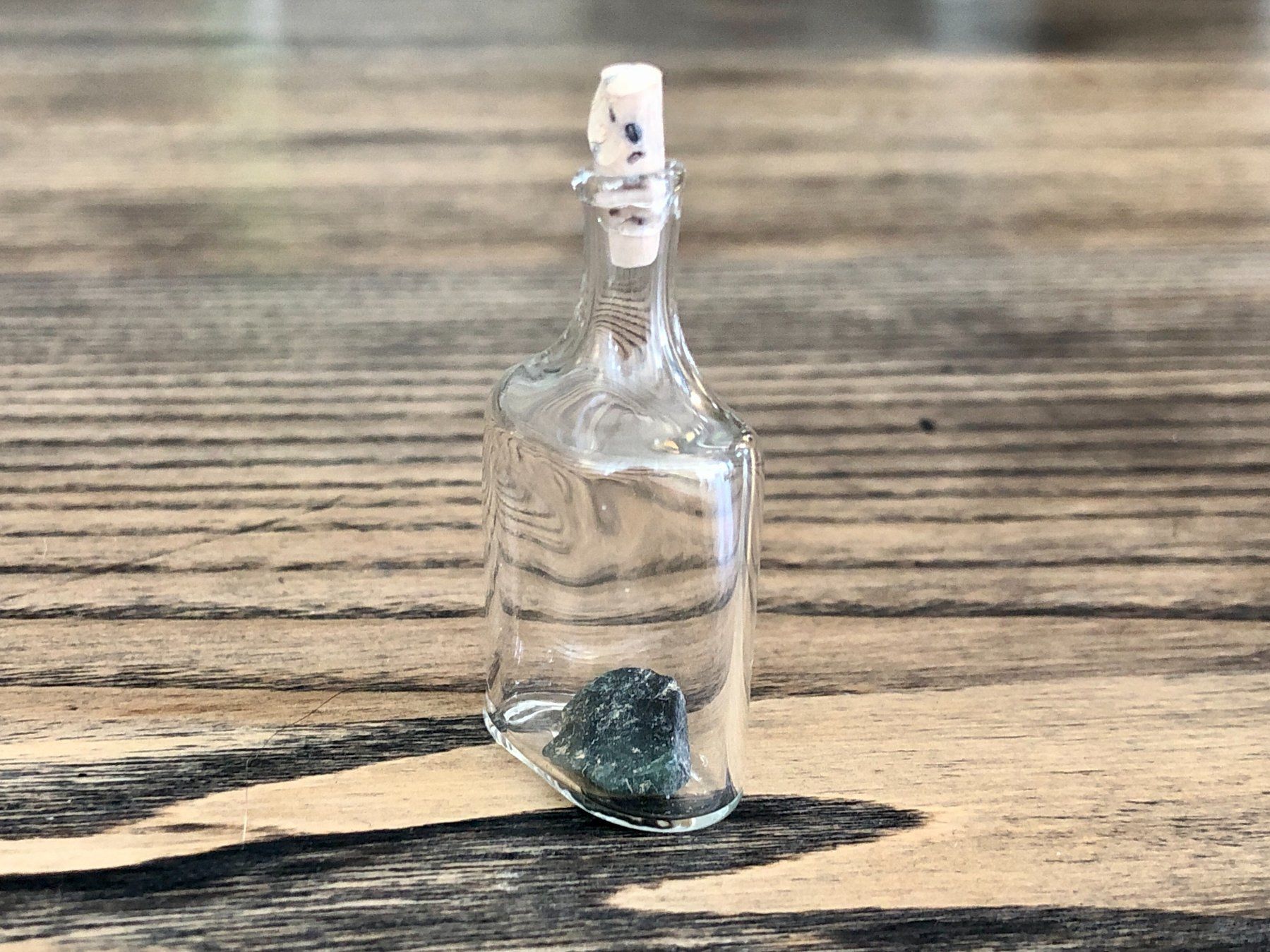 Altro in Stoviglie & Bicchieri: Vintage Glücksbringer Mini Flasche mit Glücksstein – Usato da Berg am Irchel venduto da Zweiti_Chance 1