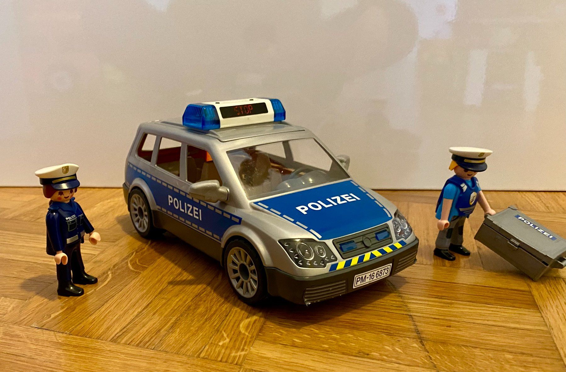 Playmobil Spielzeuge: playmobil polizeiauto 6873 – Neu und originalverpackt aus Lachen SZ von  6
