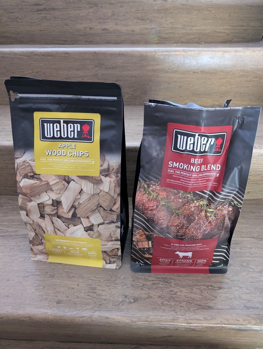Grils: Weber Räucherchips Apple und Beef Blend gebraucht set – D'occasion à St. Gallen par Atzok
