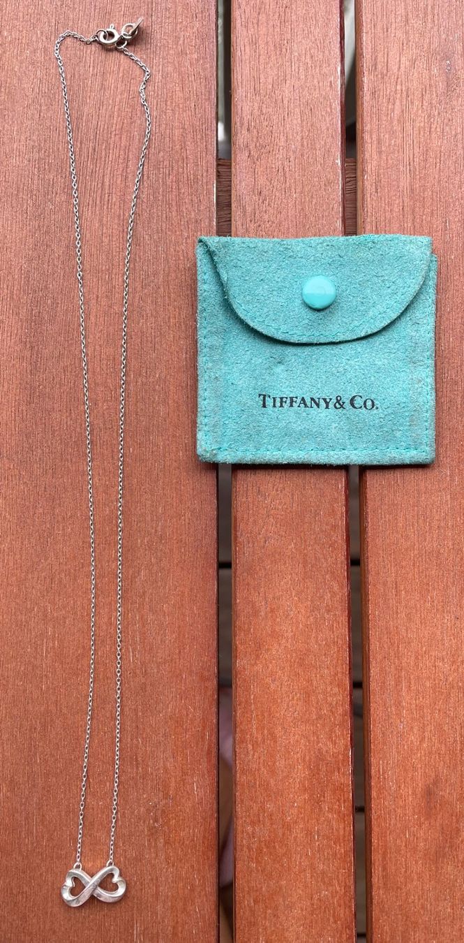 Tiffany & Co. Catenine: Tiffany & Co. silver infinity necklace – Usato da Embrach venduto da lau_2gtp 1