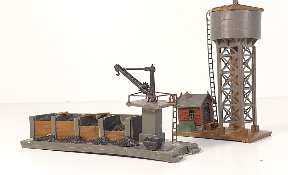 Outland Models Beschädigter Wasserturm 1:160 N Spur – 3D-gedruckt, Harz, 40x80 Mm