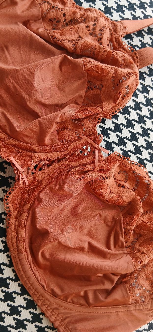 Altra biancheria intima: soutient gorge, brassière – Usato da Montcherand venduto da petiteoune75 1