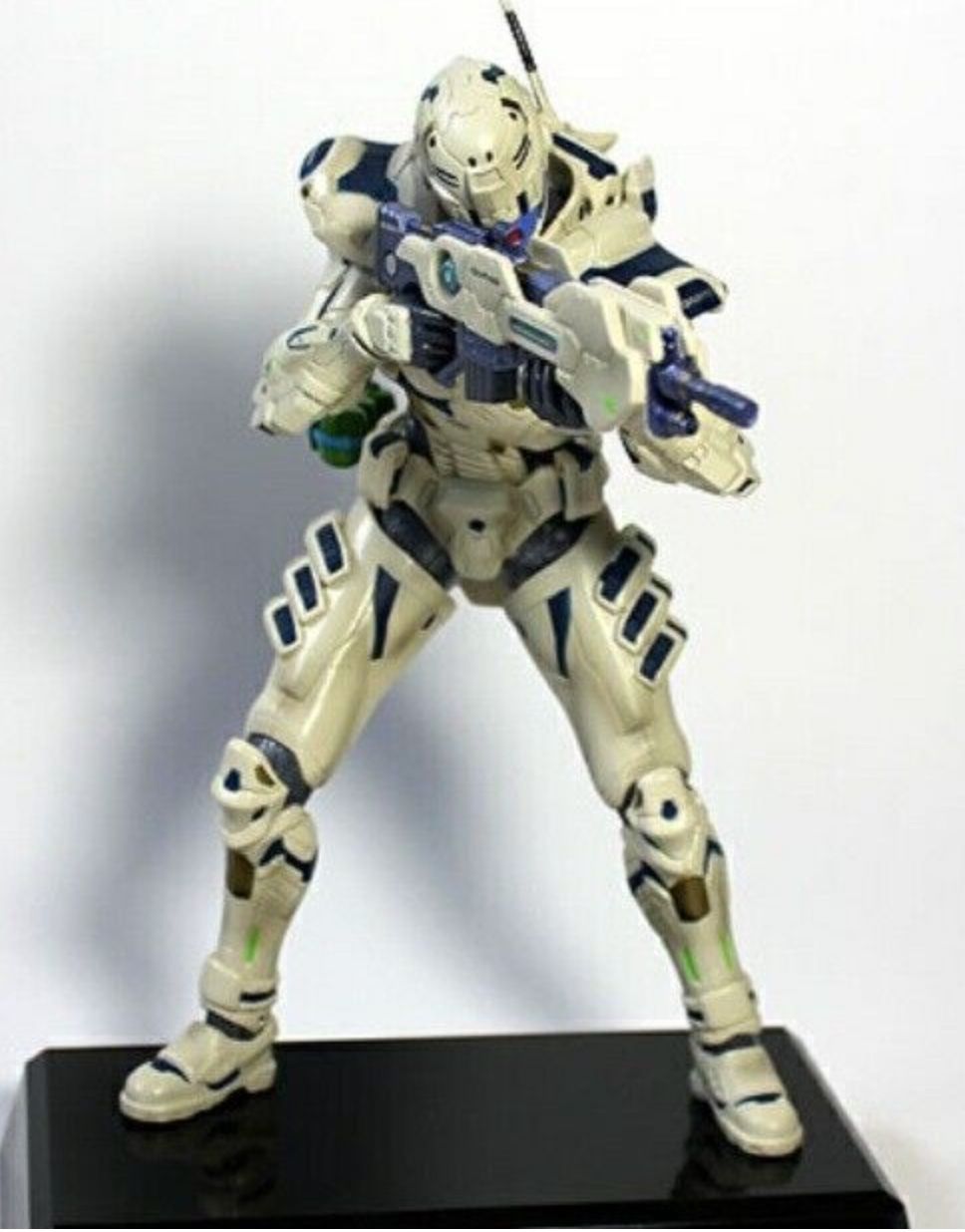 Statuette: Vanquish collector figurine – Nuovo (secondo la descrizione) da Nyon venduto da aar_g6pl