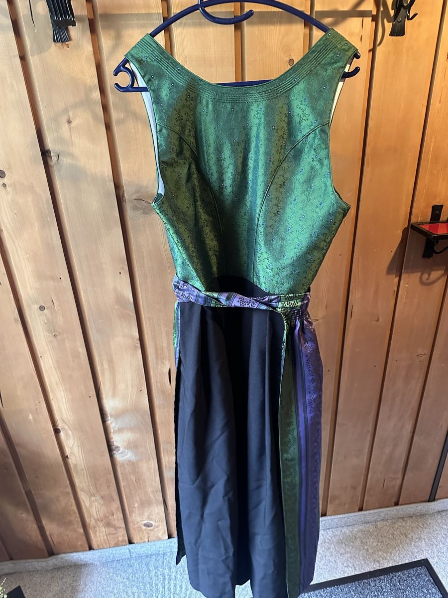 Vestiti: Dirndl von Wenger Grösse 44 – Nuovo (secondo la descrizione) da Basel venduto da uyuni01 2