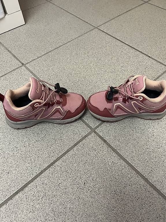Schuhe für Mädchen: Scarpe da trekking/montagna n. 25 – Gebraucht aus Genestrerio von Ellyellys84 1
