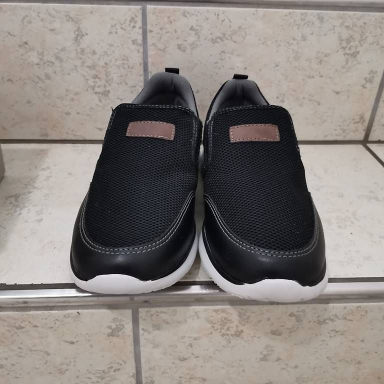 Scarpe da uomo: Schuhe NEUE Herren/ Jungs gr 39 – Nuovo e nell'imballaggio originale da Bronschhofen venduto da Katrusja 2