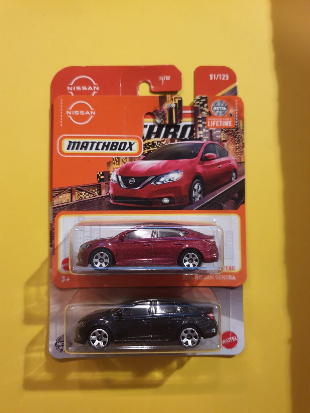 Matchbox Modellini d'auto: 2 x Matchbox 2016 NISSAN SENTRA – Nuovo e nell'imballaggio originale da Oftringen venduto da Rotor