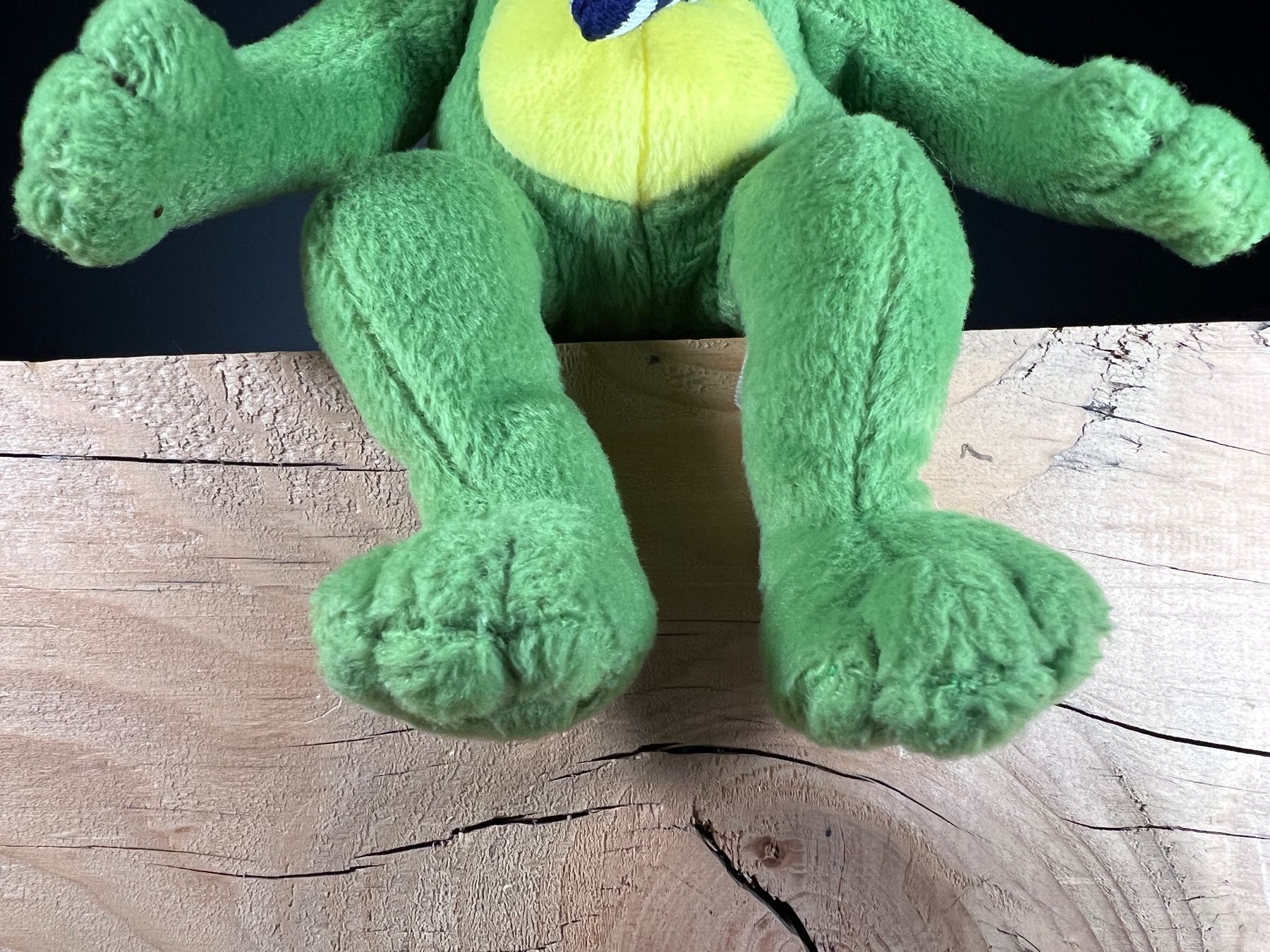Giocattoli: Stofftier Frosch mit Schal sitzend gebraucht – Usato da Häusernmoos venduto da adlerfedern 1