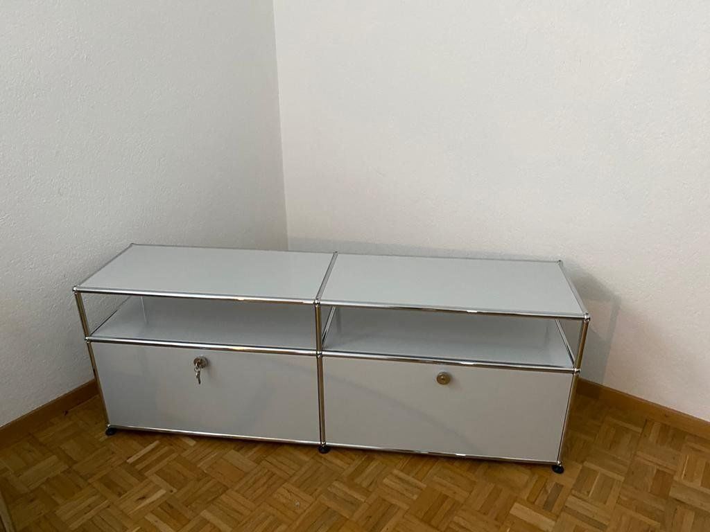 USM Mobili TV: USM TV Lowboard Lichtgrau oder in Mattsilber – Usato da Zürich venduto da LUXUS2020 2