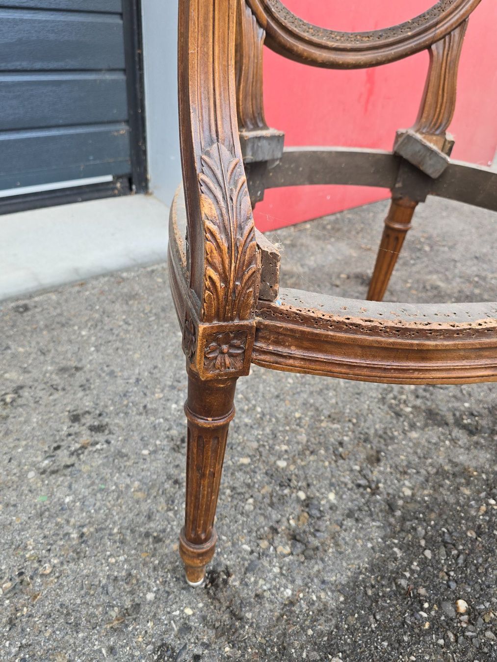 Poltrone: Drei Louis XVI Fauteuils – Usato da Luzern venduto da Sainte-Victoire 6
