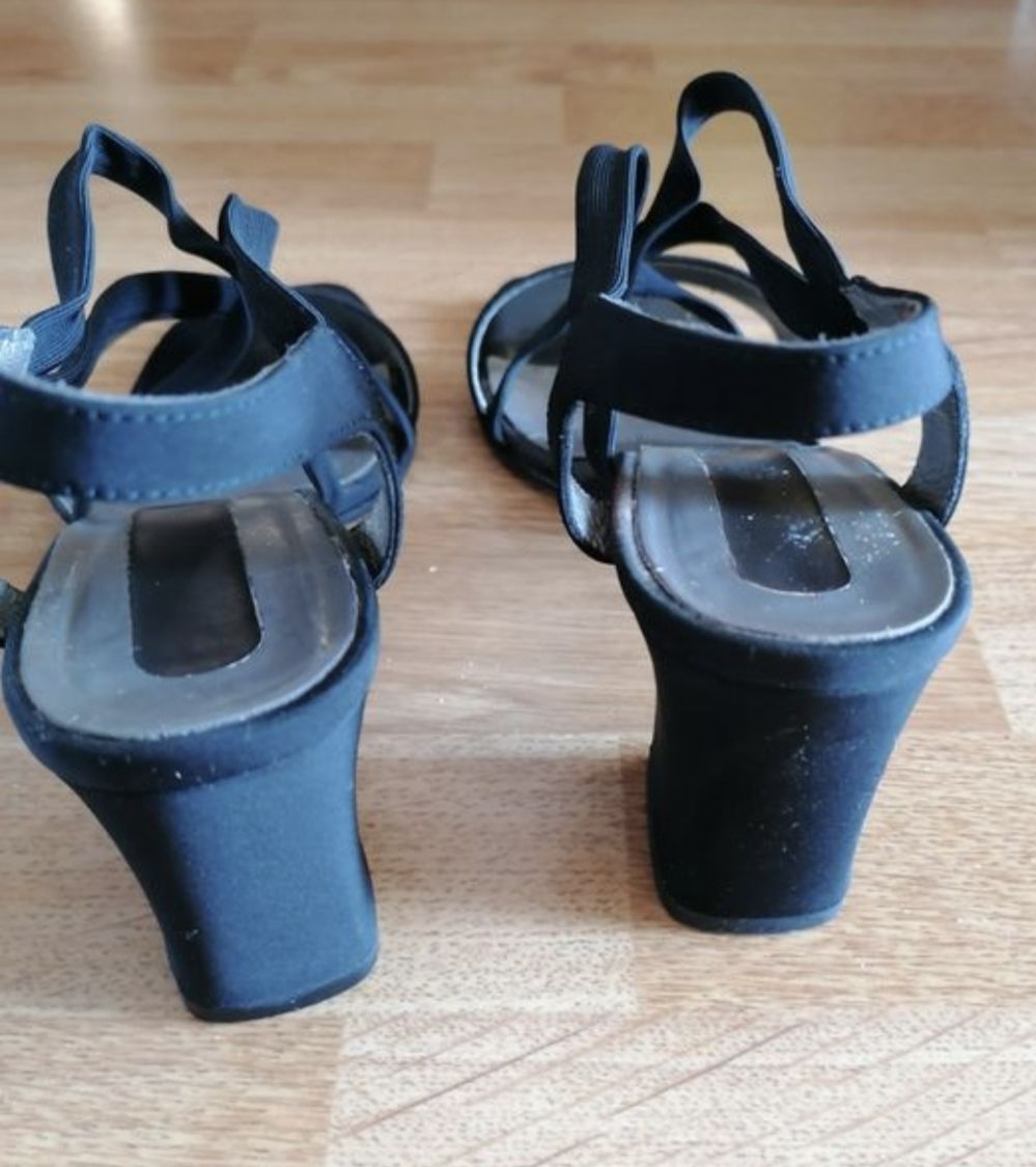 Kaiser Damenschuhe: Peter Kaiser Riemchen Sandalen, schwarz Gr 39/ Gr 6 – Gebraucht aus Altendorf von Eistoelter 1