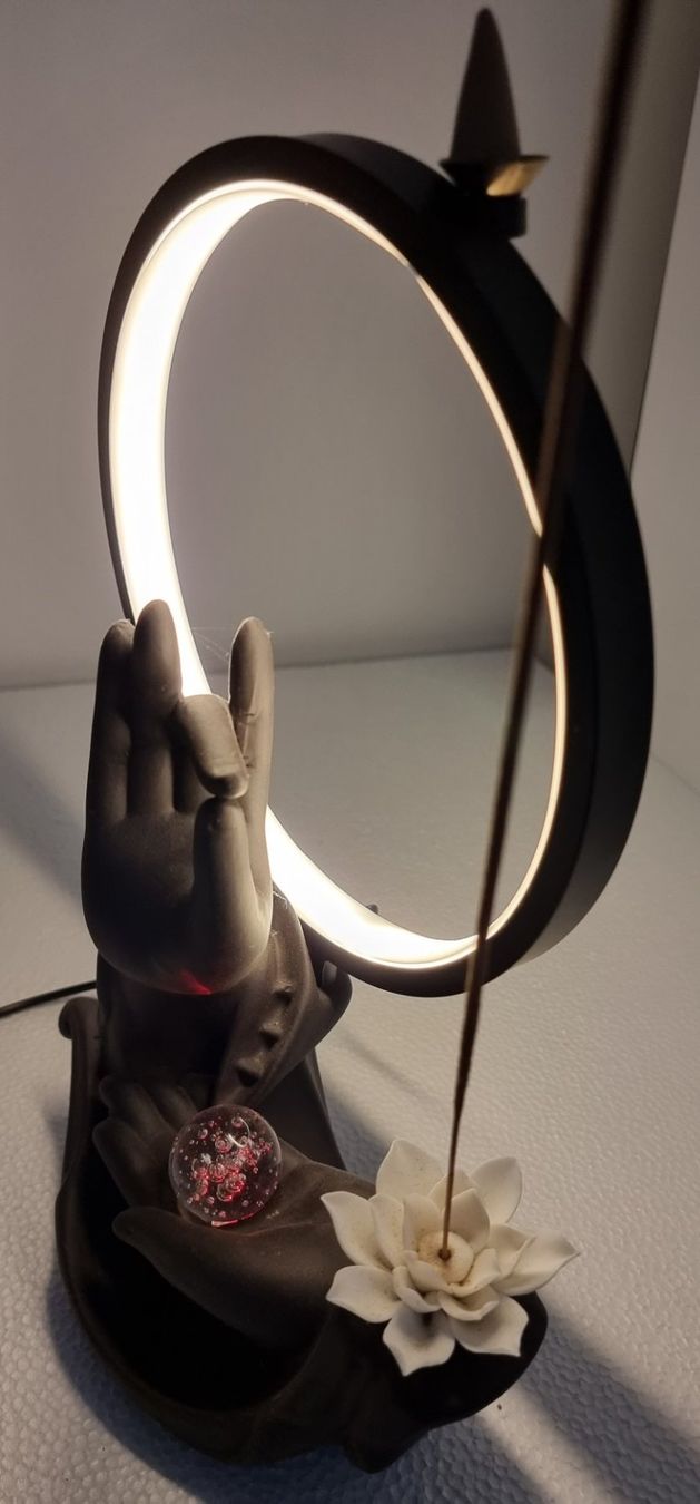 Tutte le decorazioni: Räucherstäbchenhalter Buddhahand mit LED-Licht – Usato da Bergdietikon venduto da ewa1005 2