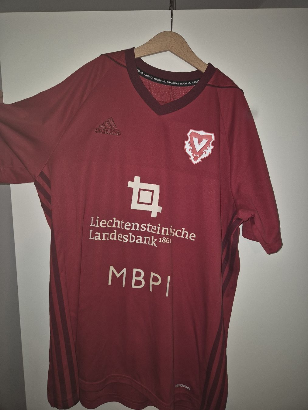 FC Vaduz Canottiere & Pantaloni: Fc Vaduz Unterschrieben – Nuovo (secondo la descrizione) da Vaduz venduto da PengPeng 1