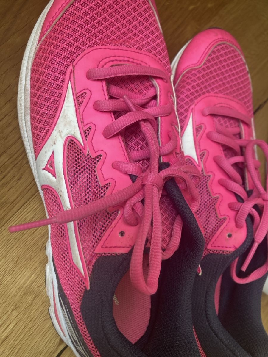 Chaussures femmes: Turnschuhe gr. 40.5 – D'occasion à Bauma par ladygaby 3