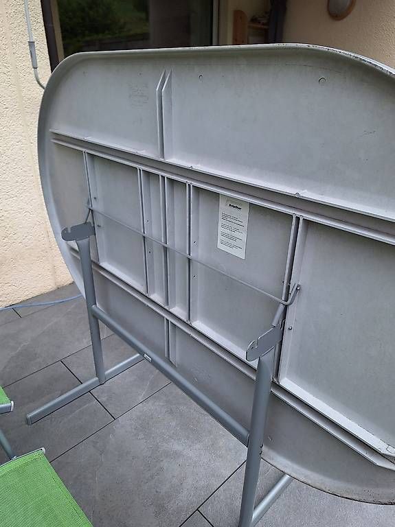 Set di tavolo e panche: Gartentisch mit 4 Stühlen – Usato da Pfungen venduto da Valser62 4