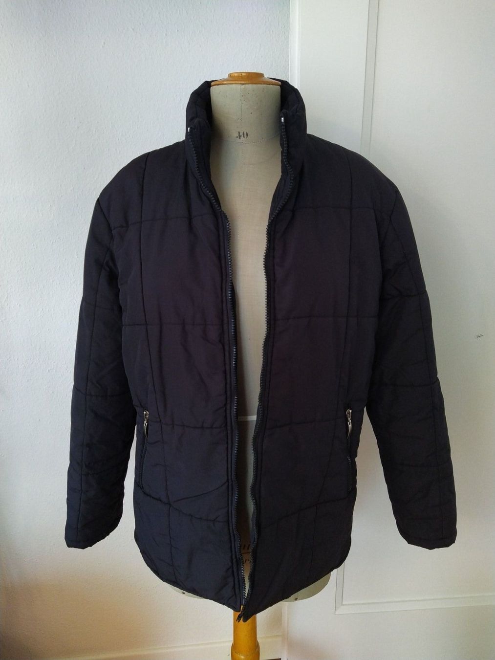 Vestes: Winterjacke (schwarz) – D'occasion à Triesen par stephanieschurti