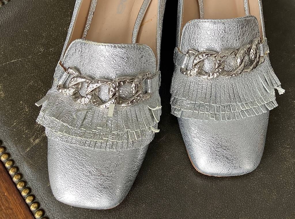 Scarpe da donna: Schuhe - Damenschuhe - Leder - Silber Gr. 37.5 – Usato da Winterthur venduto da pompea 4