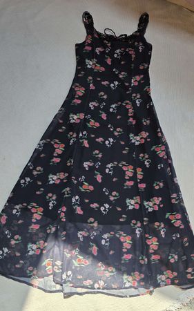 Damen Kleid Schwarz mit Blumenmuster Grösse S