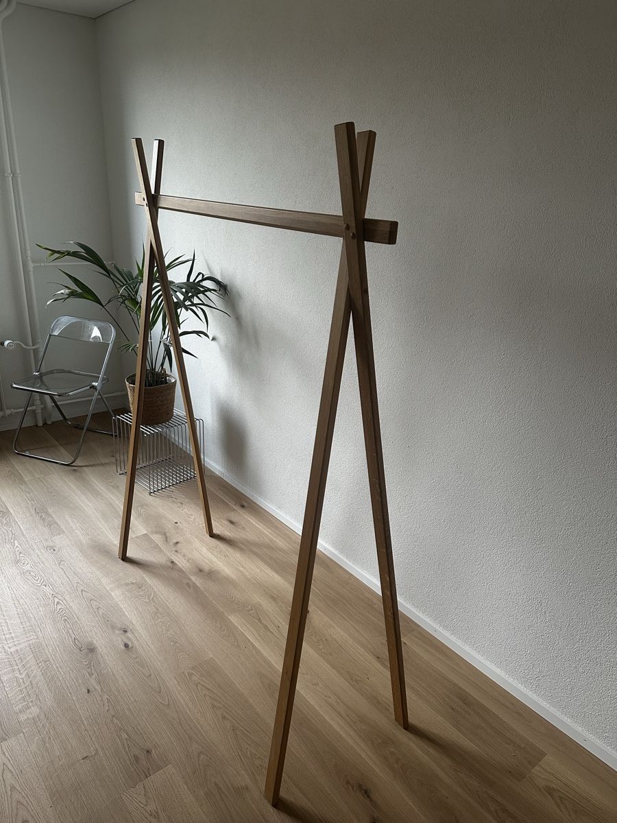 Sonstige Dekorationen & Accessoires: Echtholz Kleiderständer – Gebraucht aus Bern von Garlex 1