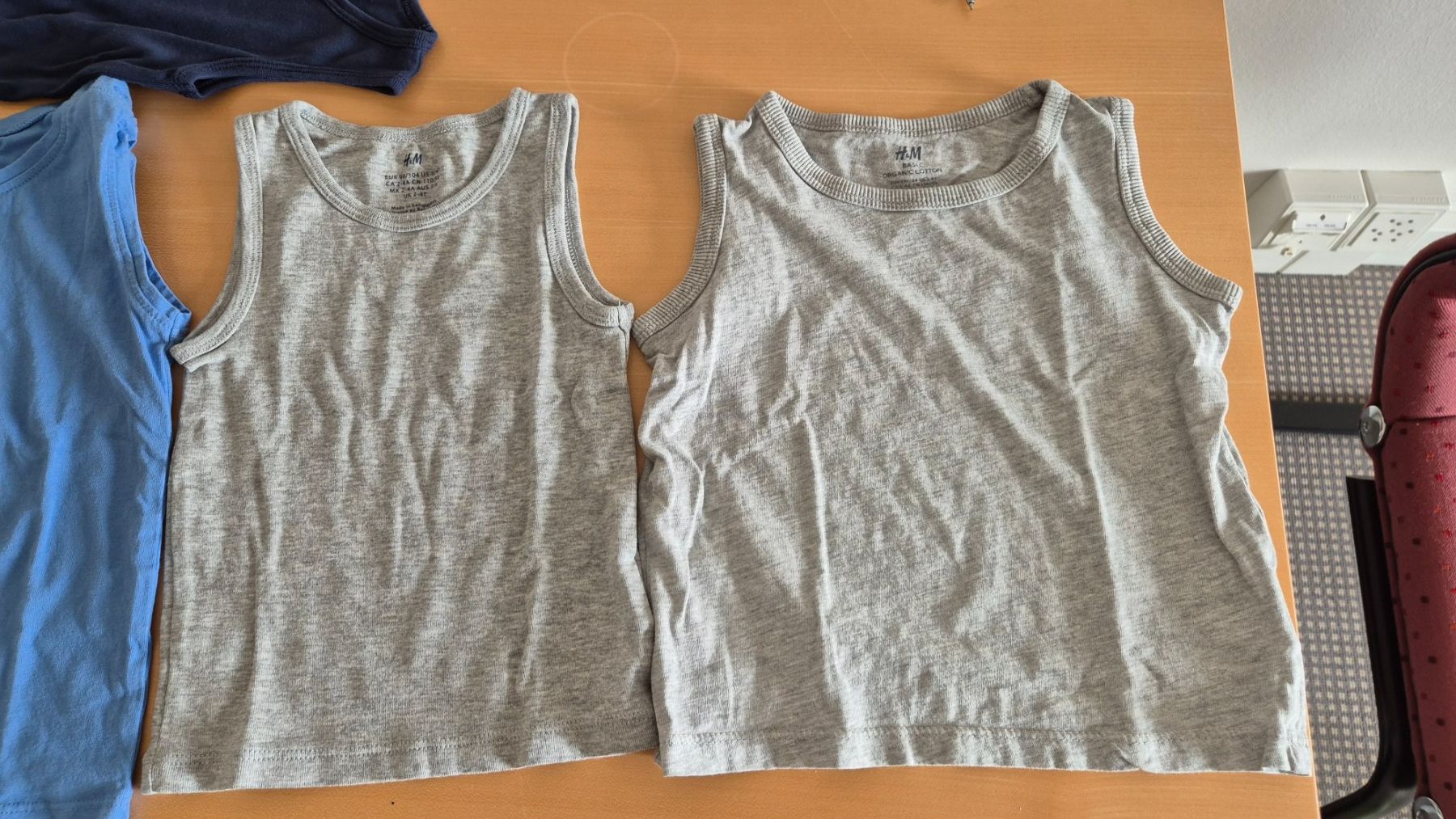 T-shirt: 8 débardeurs taille 98/104 : PN: CHF 39.90 – Usato da Goumoens-la-Ville venduto da cfaIII 3