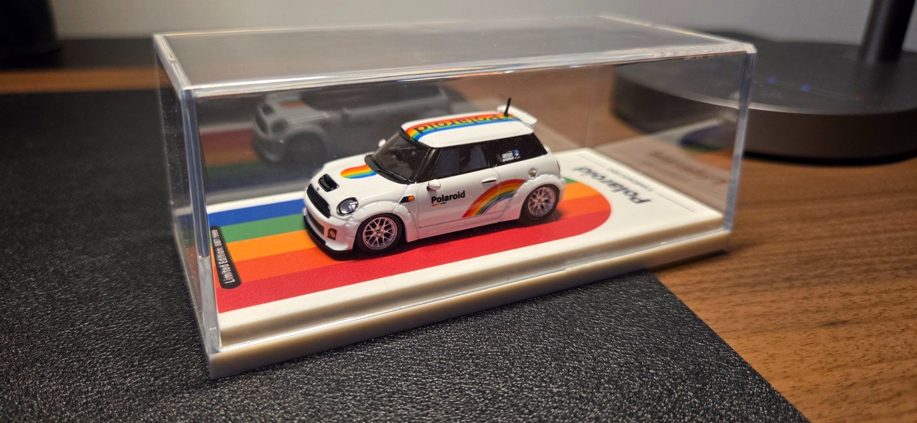 Cooper Modellautos: Miniature 1/64 Time Micro MINI Cooper S Polaroid Edition – Neu und originalverpackt aus Gland von Lydan86