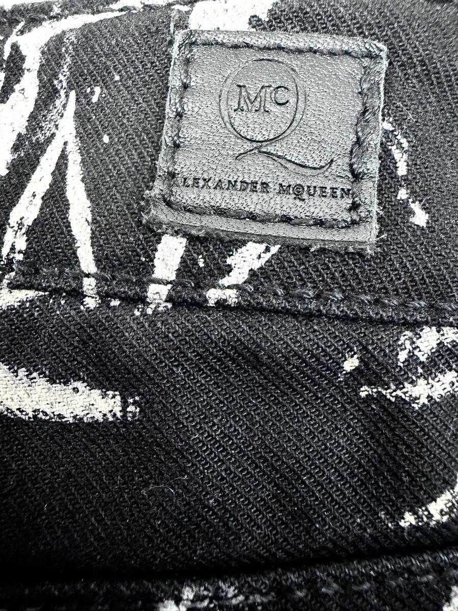 Alexander Mcqueen Jeans: ALEXANDER MCQUEEN Graffiti pants – Nuovo (secondo la descrizione) da Wermatswil venduto da Alkinoe 4
