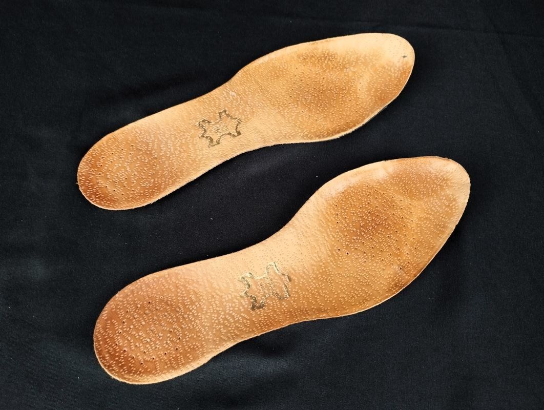 Prada Damenschuhe: PRADA Slipper Gr. 37½ – Gebraucht aus Schübelbach von Restwert_Schubelbach 7