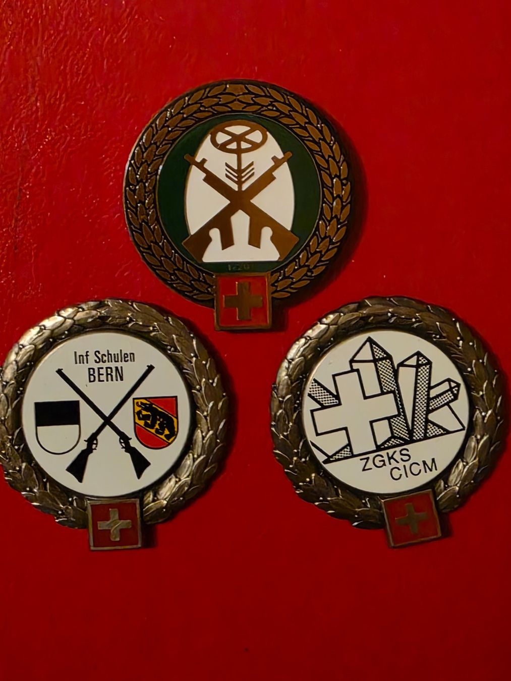 Armée suisse Plaquettes & Badges: Trio Abzeichen Médaille de beret – D'occasion à Nyon par freetoys08
